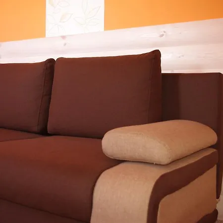 Apartment Bors *